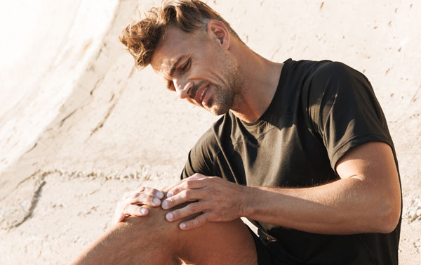 blog Sports man with injured knee